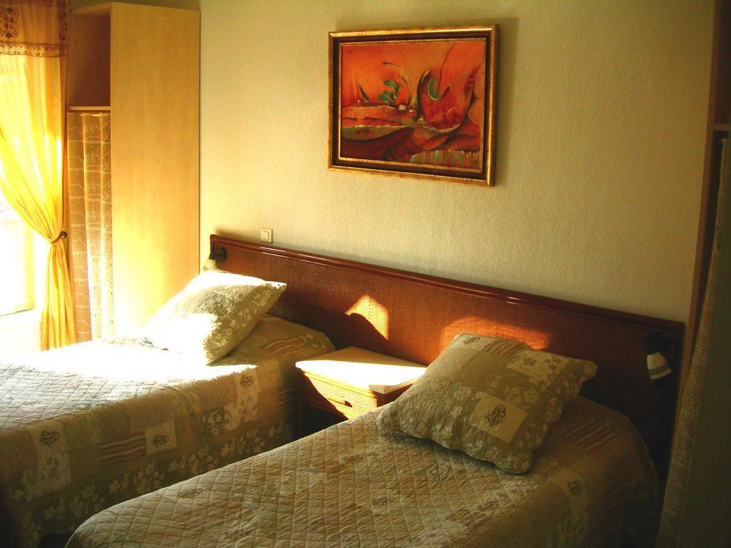 Hotel De La Madeleine Anduze Room photo